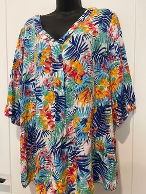 Women within floral tunic top size 1X